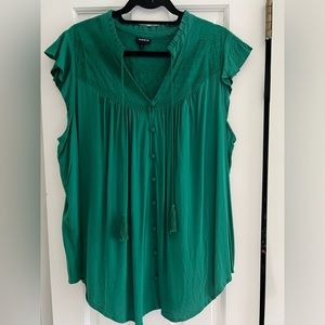 Torrid Women’s Green peasant style boho flutter sleeve top size 2
